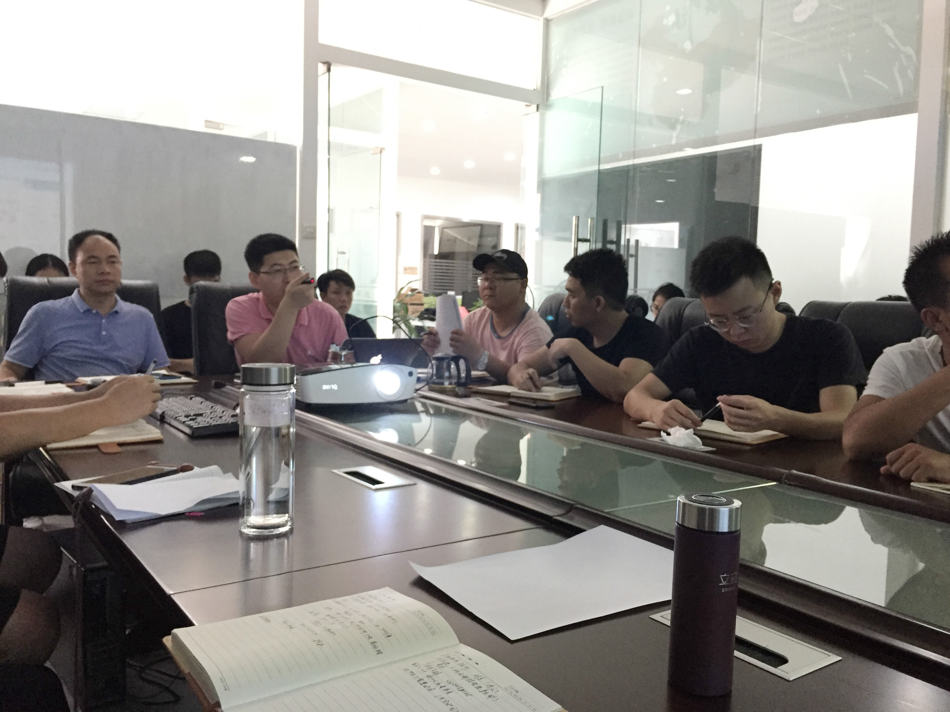 青藤環(huán)境特意邀請了高新科技人才專家來到廣州總部給全體員工共同學習智慧水務管控一體化平臺的專業(yè)知識。